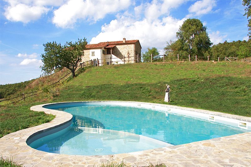 The Great Estate Group sells a beautiful	farmhouse in San Casciano dei Bagni.Interview with Elisa Biglia who oversaw the sale of the farmhouse in Tuscany.