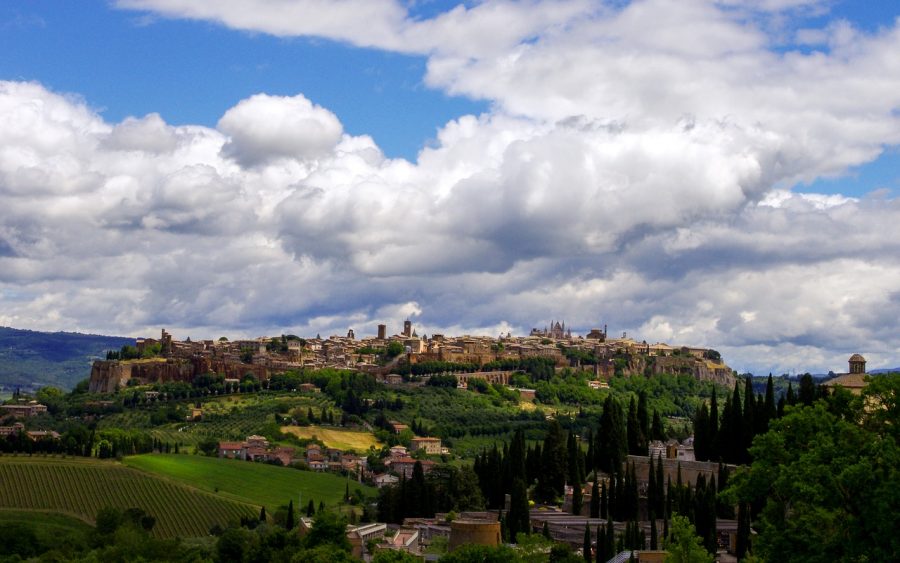 Living suspended above a tuff cliff: let us introduce you Orvieto