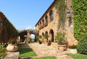 Price reduction for renovated farmhouse in Tuscany