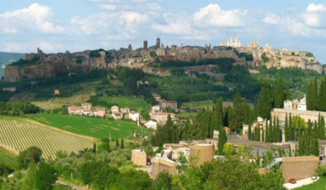 Il gruppo Great Estate brinda alla prima vendita del 2014