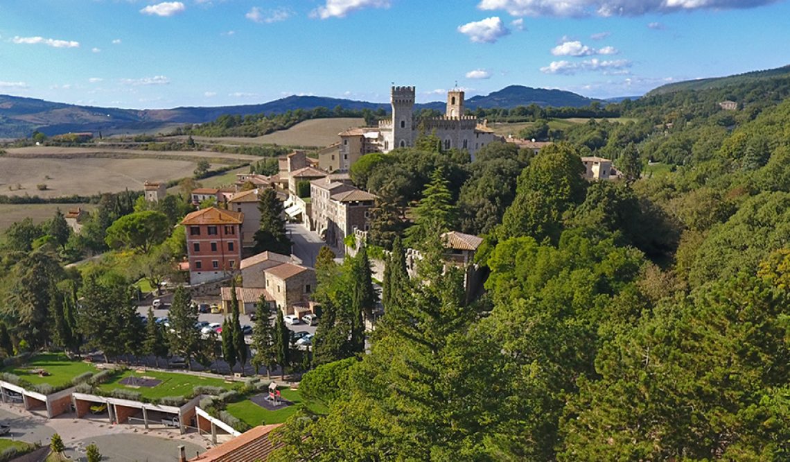 Buy a prestigious farmhouse in San Casciano dei Bagni. Only a short distance from Val d’Orcia