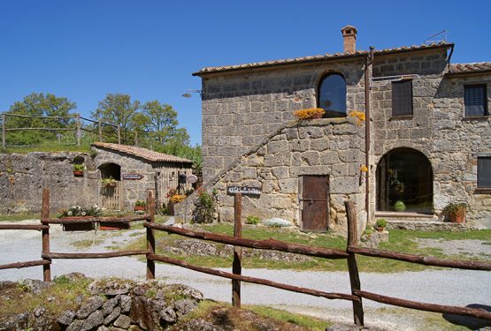 Selling a farmhouse in Sarteano in Tuscany