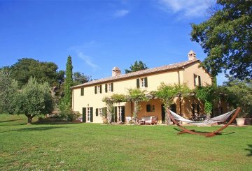 Selling a tuscan farmhouse to canadian clients