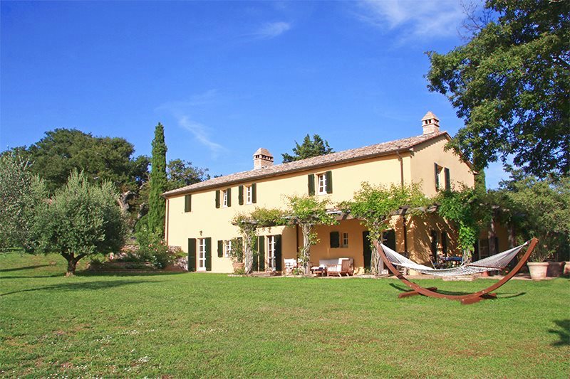 Selling a tuscan farmhouse to canadian clients