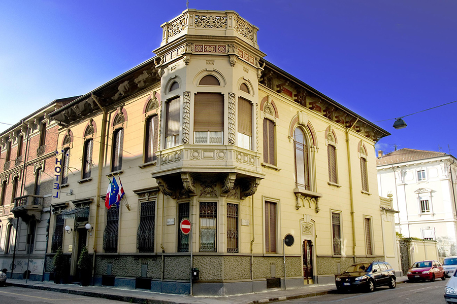 Esterno de Carlo – cit turin – torino italy