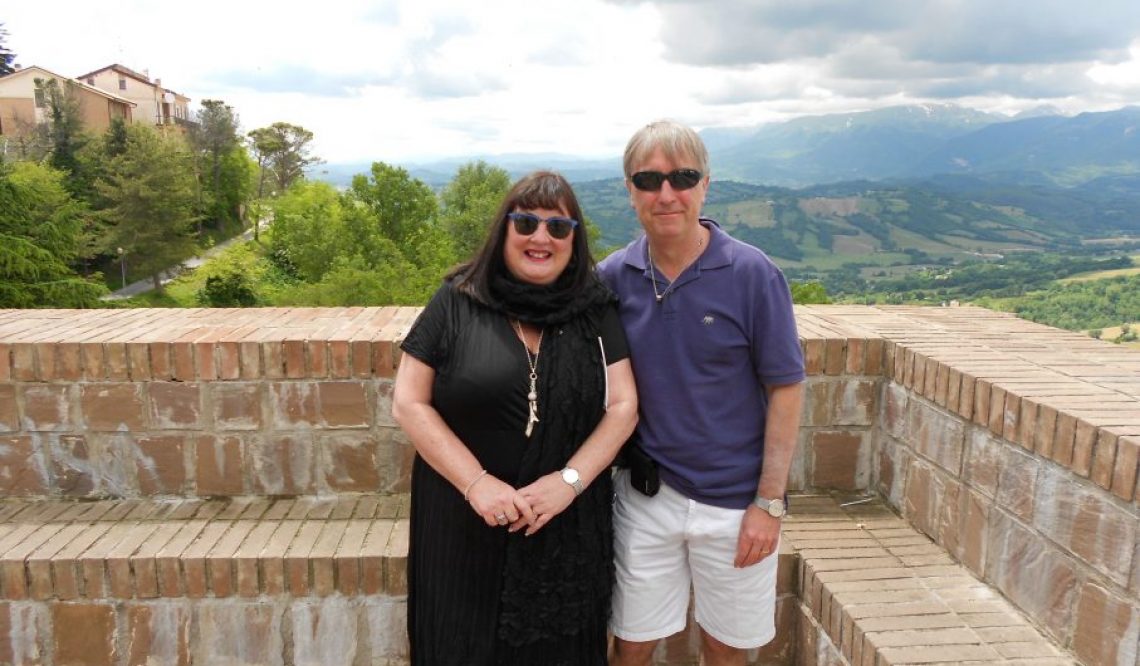 INTERVISTA A CAROL E JIM REID CLIENTI GREAT ESTATE CHE HANNO ACQUISTATO UN CASALE A TODI