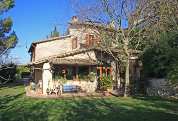 The Great Estate Group sells a beautiful farmhouse in Trevi, in Umbria