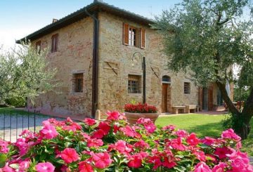 We are looking for a prestigious property in Tuscany for an important client