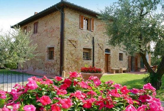 We are looking for a prestigious property in Tuscany for an important client