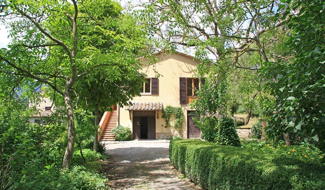 The Great Estate Group seels a charming farmhouse in the Cetona countryside, in the beautiful province of Siena.