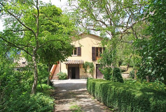 The Great Estate Group seels a charming farmhouse in the Cetona countryside, in the beautiful province of Siena.