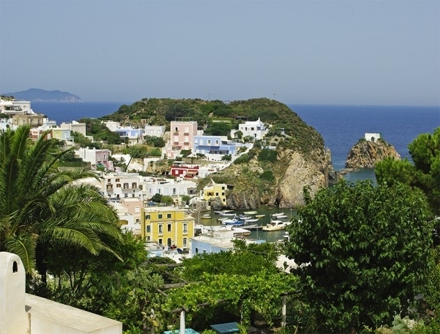 casa-chiocciola-e-850-000-mpge2727-ponza-latina-lazio