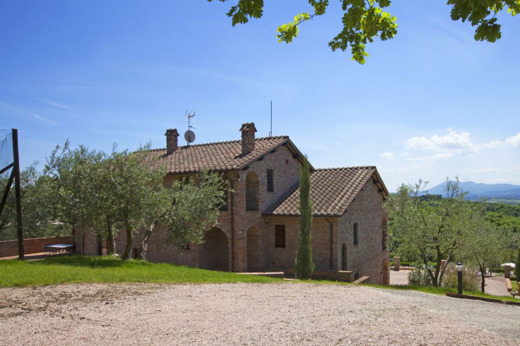 Villa on Lake Trasimeno: Another Sale of Great Estate Network!