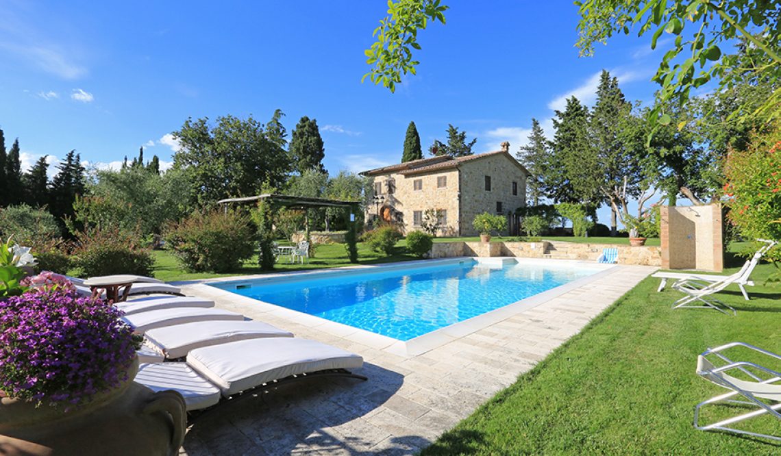 Exclusive Country House for Sale in Tuscany, near Cetona, with a splendid park: “Casale delle Rose”
