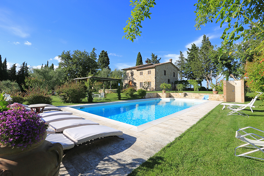 Exclusive Country House for Sale in Tuscany, near Cetona, with a splendid park: “Casale delle Rose”