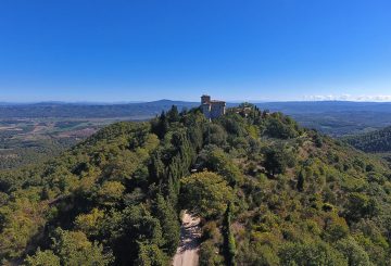 Fighine, the castle and the hamlet: among history and modernity