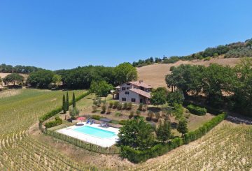 Il Poggio: an amazing Umbrian farmhouse surrounded by the Tevere Valley