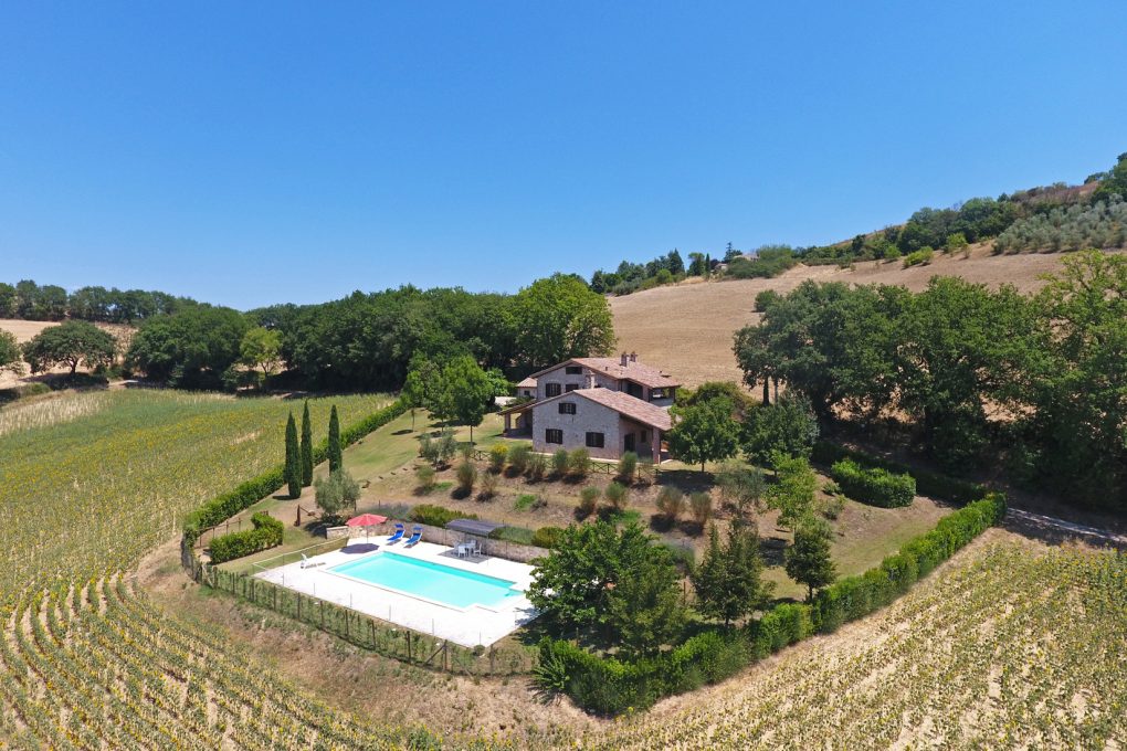 Il Poggio: an amazing Umbrian farmhouse surrounded by the Tevere Valley