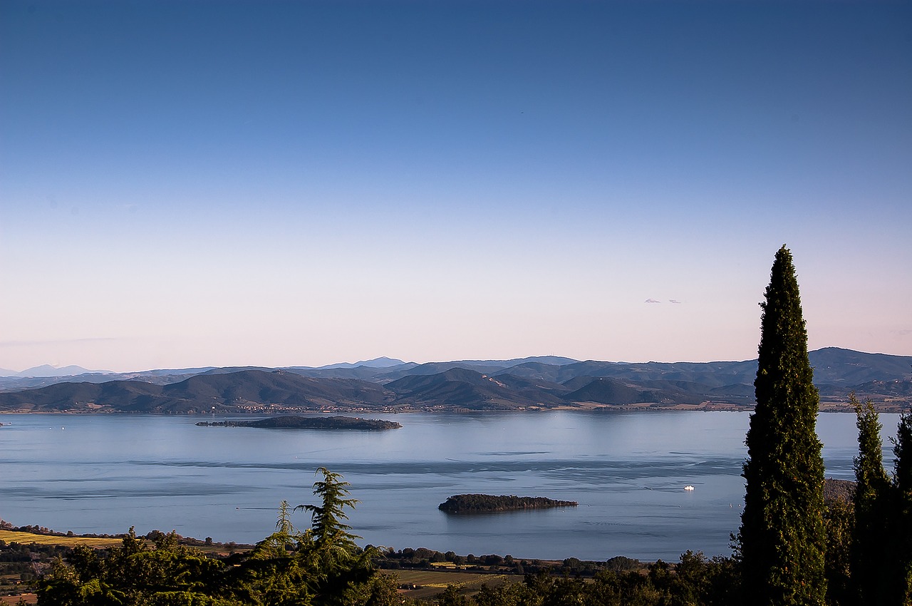 The Trasimeno lake and its surroundings: the charm and the mildness of an area to be lived
