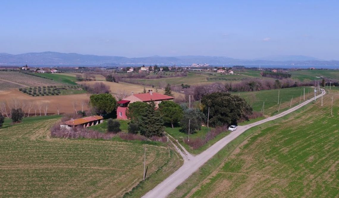La dolcezza del lago Trasimeno e dei suoi paesaggi: Casale “La Vista Incantata”