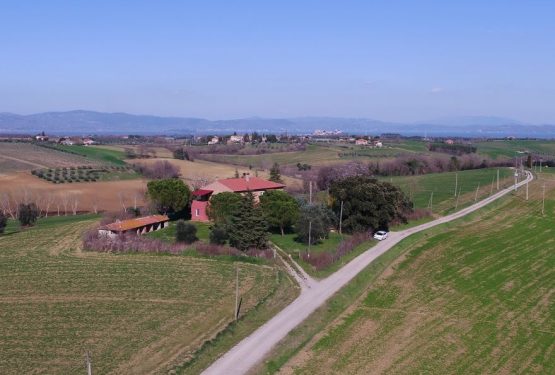 La dolcezza del lago Trasimeno e dei suoi paesaggi: Casale “La Vista Incantata”