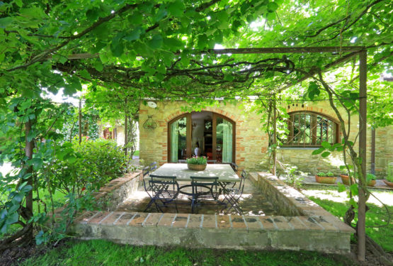 Блистательное лето Great Estate: продажа “Il Giardino Segreto”.