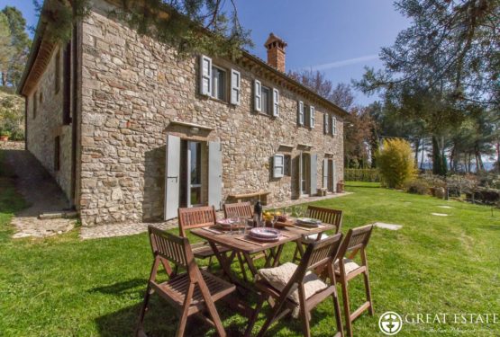 A welcoming farmhouse with a strong personality: “Residenza Boho Chic”