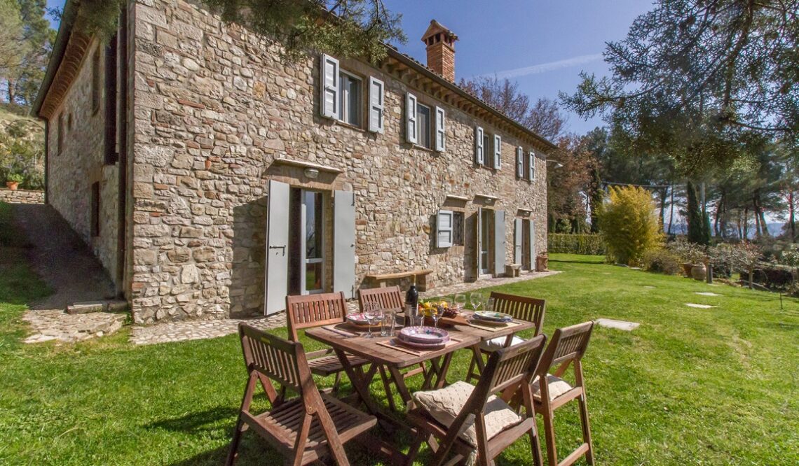 A welcoming farmhouse with a strong personality: “Residenza Boho Chic”