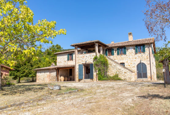 Landscapes and country estates in the Trasimeno area: the Montemelino farmhouse