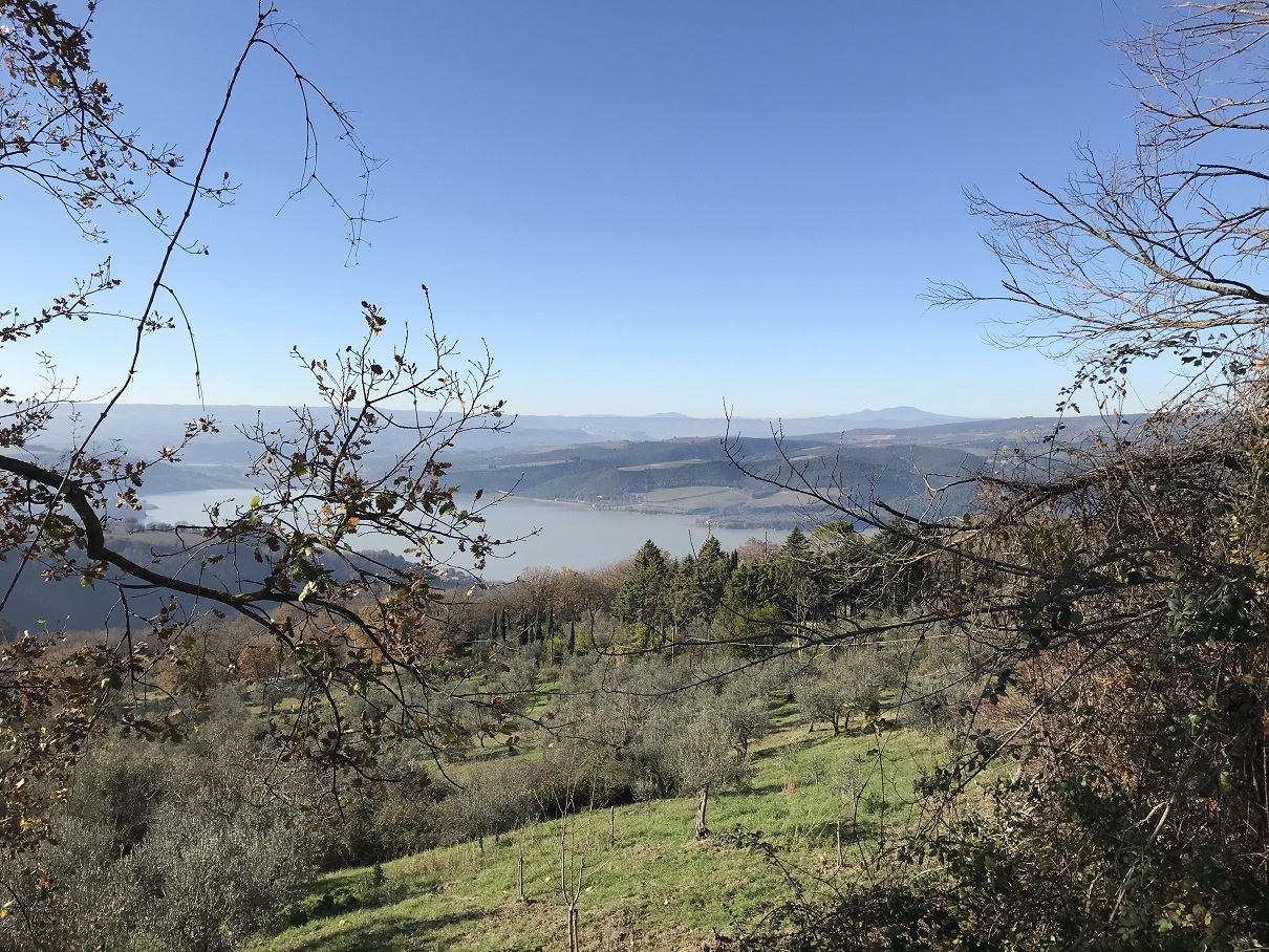 racconto, larisa semenova, nuova proprietaria, la finestra sul lago, baschi, terni, umbria