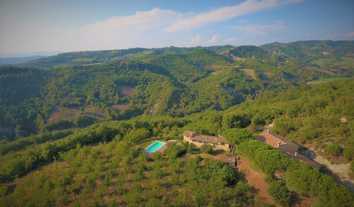 Maрт 2020: Via Dei Colli продает “Il Casale Dei Ciliegi”