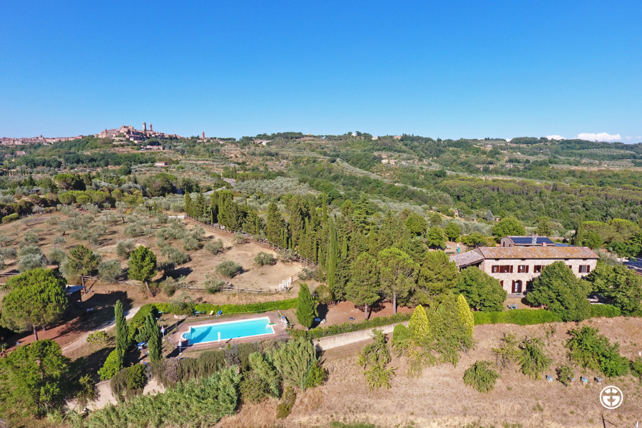 The creation of a large shared project: the sale of “Borgo Delle Grazie Toscane.”