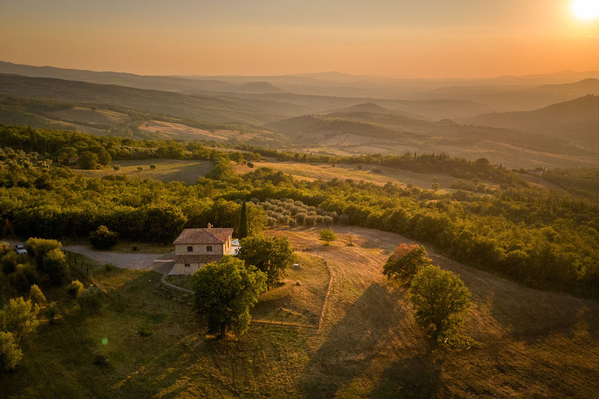 The authenticity and timeless charm of the farmhouses in Val D’Orcia: Great Estate’s proposals