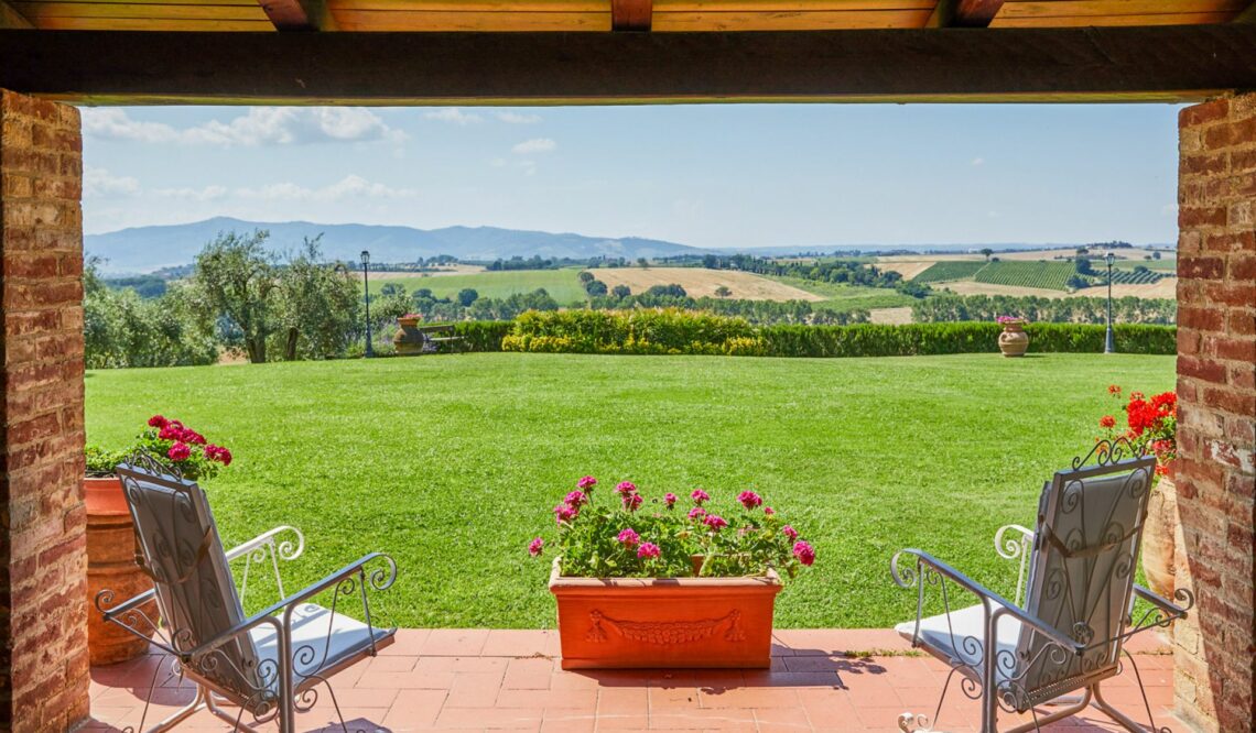 Spring blooms in the countryside of central Italy: Great Estate’s proposals