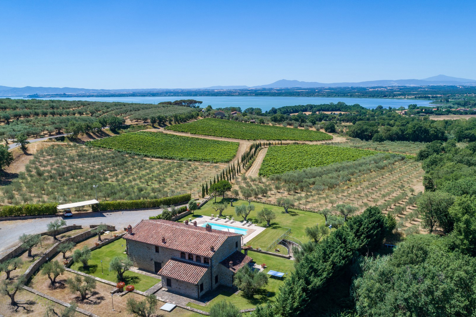 Il fascino delle ville vista lago: dove la natura accarezza l'anima